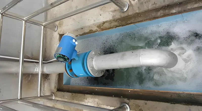 Aliran air limbah diukur dengan magnimeter Wastewater flow measured by magmeter