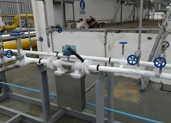 Cryogenic LNG flow measurement with coriolis mass flow meter